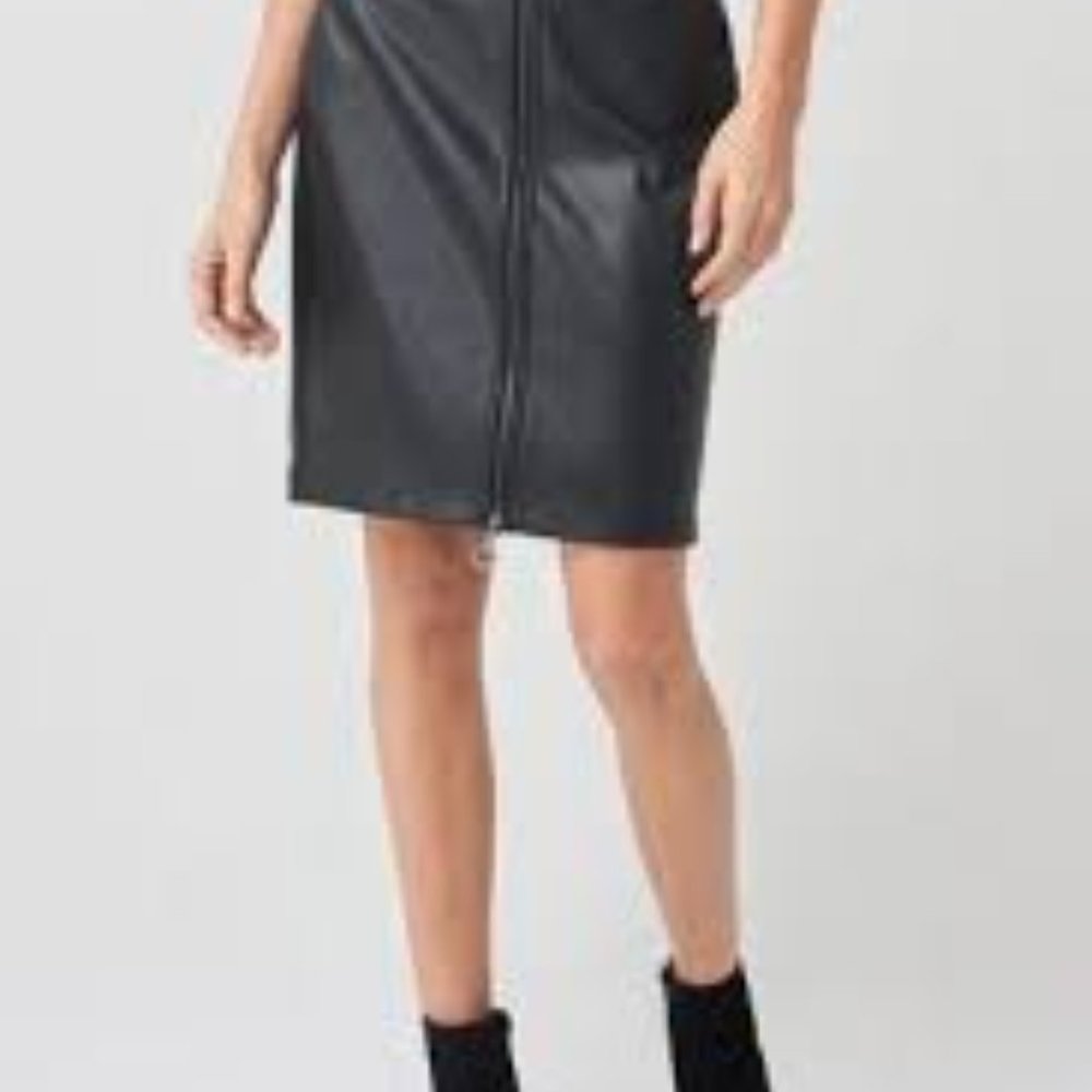 Elegant Black Leather Skirt